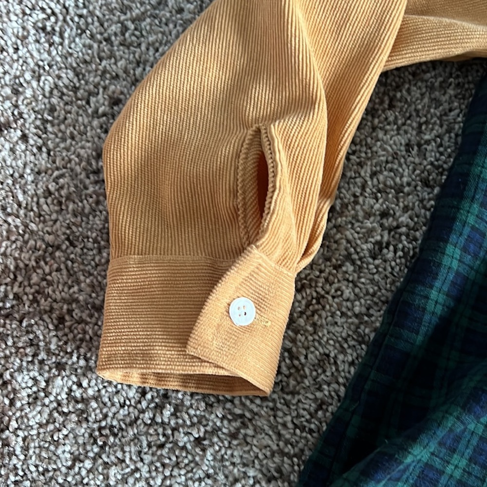 Button up - Picture 3 of 4